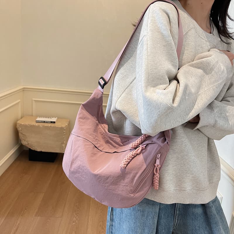 ナイロンバッグ ショルダー ふんわり軽量 月形ショルダーバッグ