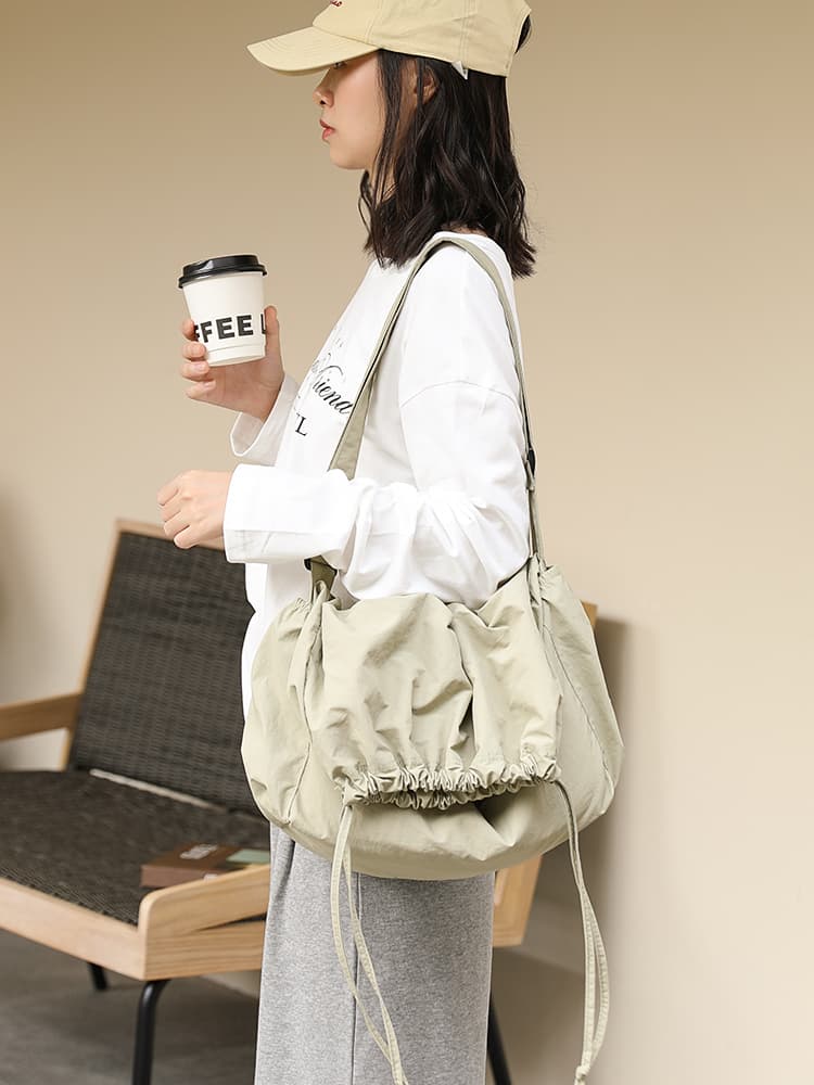 ナイロンバッグ 巾着 ゆったり巾着型ショルダーバッグ