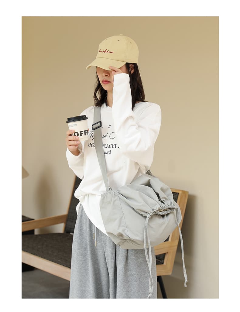 ナイロンバッグ 巾着 ゆったり巾着型ショルダーバッグ